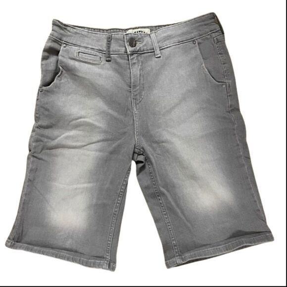 Signature by Levi’s ~ Grey denim Bermuda Shorts ~ size 14 - Picture 1 of 11